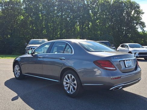 Used 2019 Mercedes-Benz E 300 4MATIC image 4
