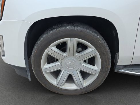 Used 2016 Cadillac Escalade Luxury image 4