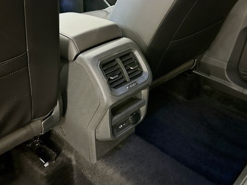 Used 2024 Volkswagen Tiguan SEL R-Line image 29