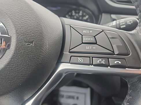 Used 2018 Nissan Rogue Sport SV w/ SV All-Weather Package image 19