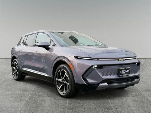 Used 2025 Chevrolet Equinox EV LT w/ Convenience Package image 9