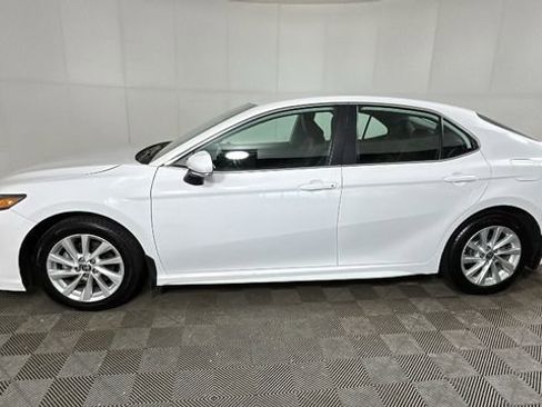 Used 2024 Toyota Camry SE FWD image 6