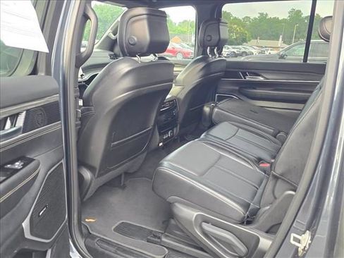 Used 2024 Jeep Wagoneer Series II w/ Flexible Seating Group AWD/4WD image 32
