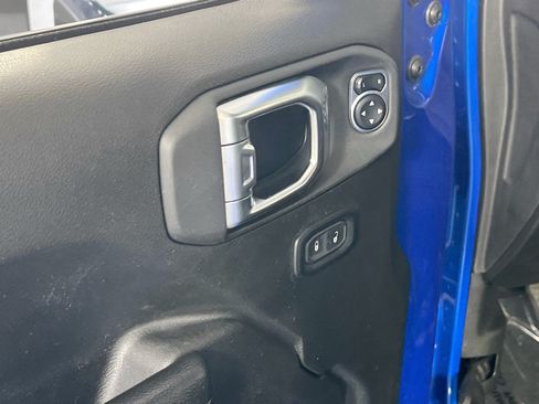 Used 2023 Jeep Gladiator Sport AWD/4WD image 17