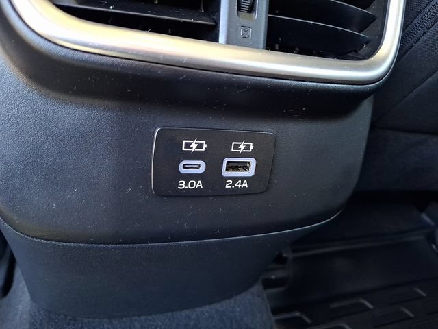 Used 2025 Subaru Outback Premium AWD/4WD image 11