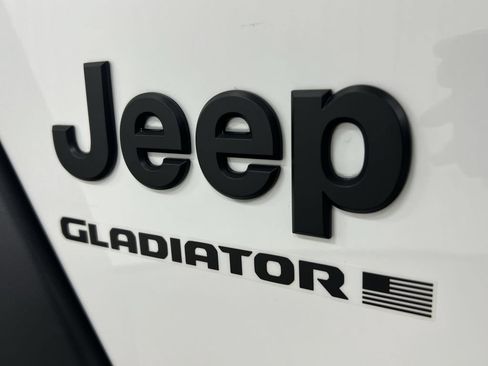 Used 2023 Jeep Gladiator Sport AWD/4WD image 25