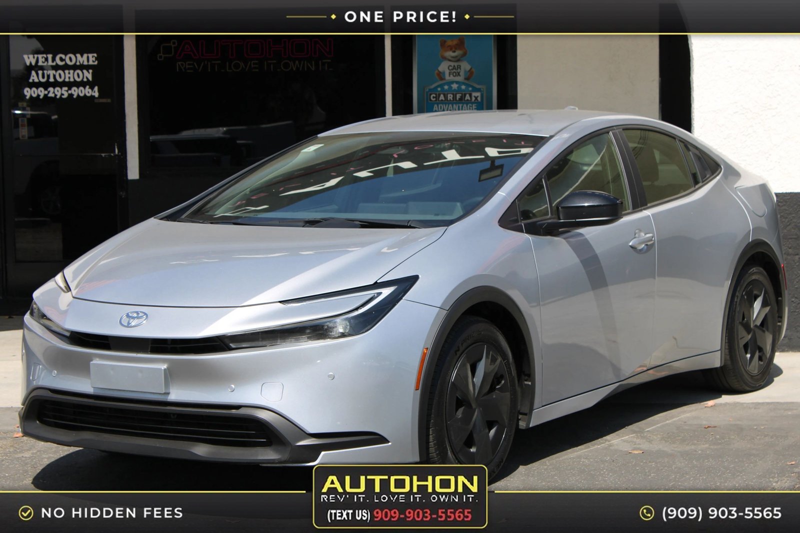Used 2025 Toyota Prius LE FWD image 1