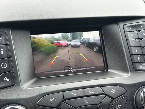 Used 2019 Ford Edge SE FWD image 16