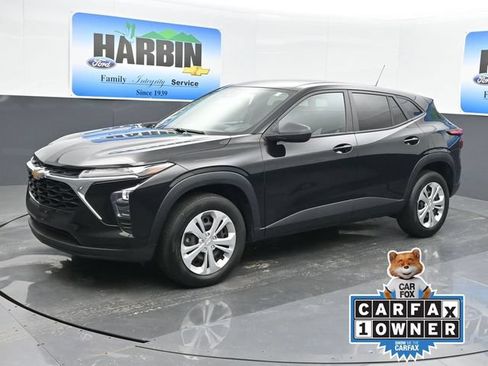 Used 2024 Chevrolet Trax LS FWD image 1