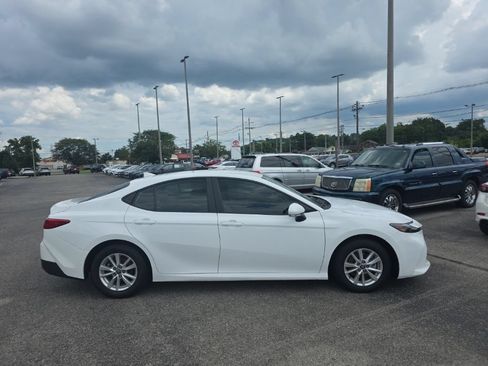 Certified 2025 Toyota Camry LE FWD image 3