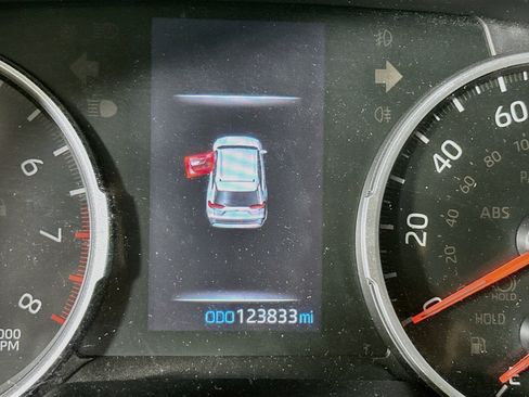 Used 2021 Toyota RAV4 LE FWD image 18