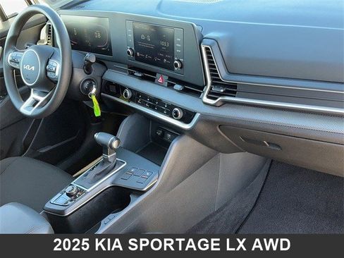 Certified 2025 Kia Sportage LX image 17