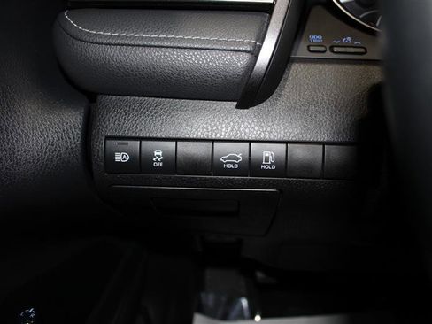Used 2020 Toyota Camry SE w/ Convenience Package FWD image 23