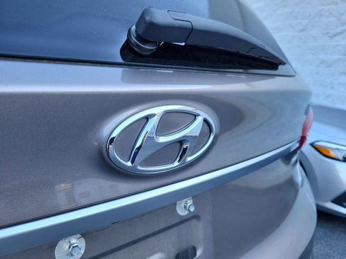 Used 2020 Hyundai Santa Fe SE FWD image 16