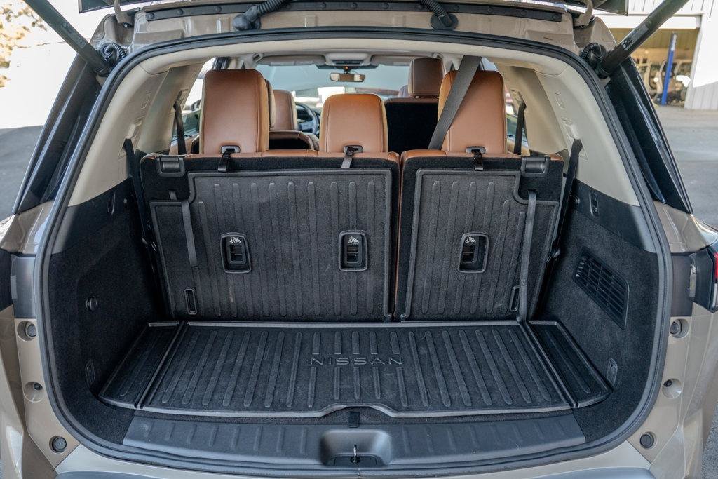 Used 2023 Nissan Pathfinder Platinum FWD image 18