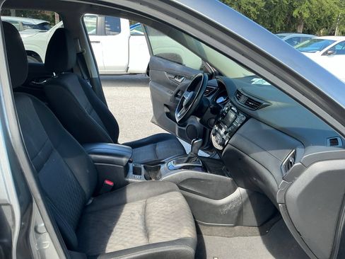 Used 2017 Nissan Rogue SV FWD image 16