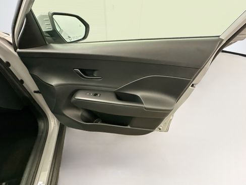 Used 2025 Hyundai Kona SEL AWD/4WD image 32