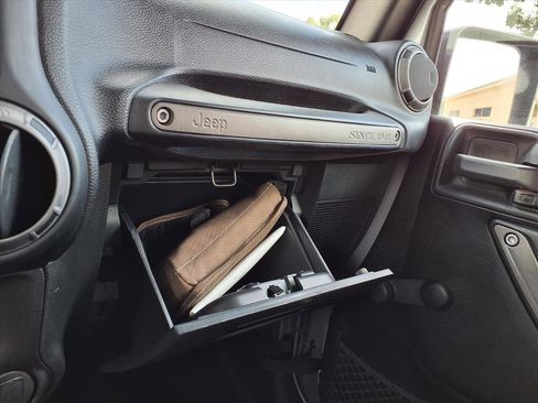 Used 2017 Jeep Wrangler Unlimited Sport image 27