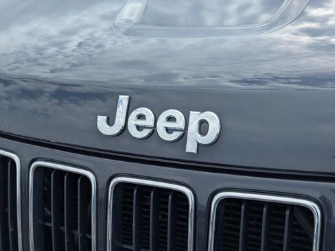 Used 2016 Jeep Grand Cherokee Laredo w/ Quick Order Package 23E AWD/4WD image 11