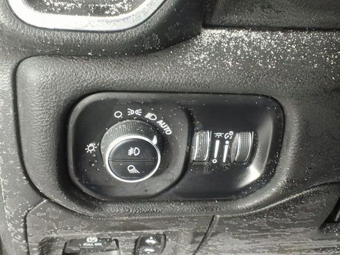 Used 2023 RAM 1500 Laramie image 25