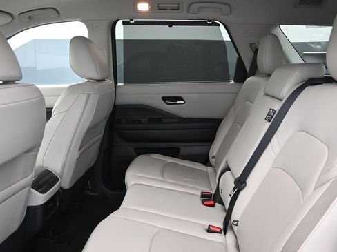 Used 2024 Nissan Pathfinder SL FWD image 22