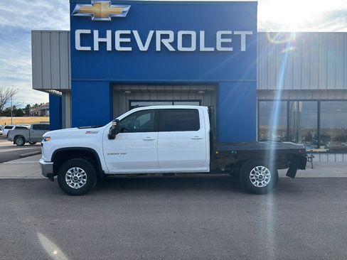 Used 2023 Chevrolet Silverado 2500 LT image 1