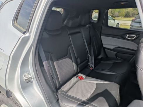 Used 2024 Jeep Compass Latitude AWD/4WD image 31