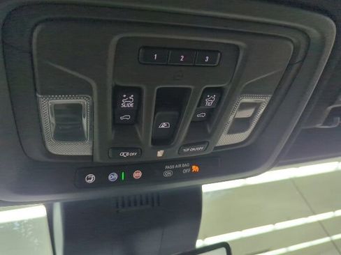 Used 2025 GMC Sierra 1500 Denali AWD/4WD image 23