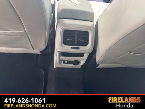Used 2023 Volkswagen Tiguan SE R-Line image 28