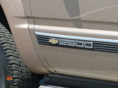 Used 1996 Chevrolet Suburban 2500 AWD/4WD image 23