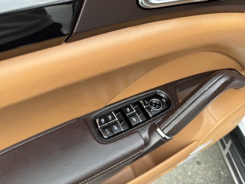 Used 2014 Porsche Cayenne Turbo S image 38