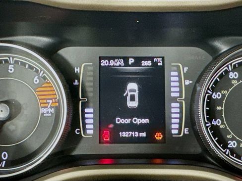 Used 2016 Jeep Cherokee Sport FWD image 16