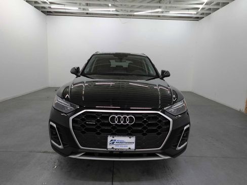 Used 2023 Audi Q5 2.0T Premium w/ Convenience Package AWD/4WD image 2