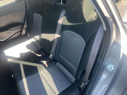 Used 2025 Kia Soul LX w/ LX Technology Package FWD image 32