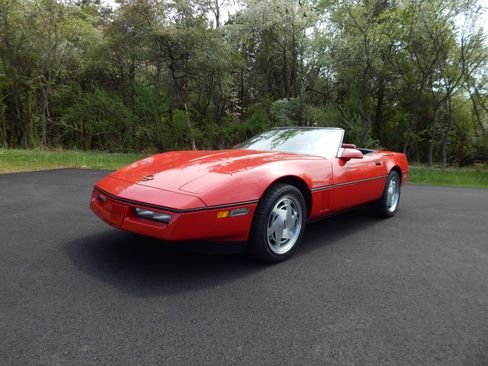 Used 1988 Chevrolet Corvette Convertible RWD image 9