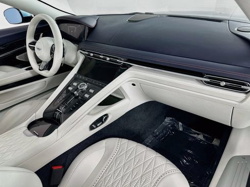 Used 2024 Aston Martin DB12 Convertible RWD image 30
