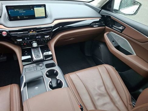 Used 2023 Acura MDX SH-AWD w/ Technology Package image 16