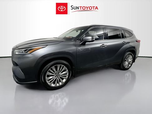 Used 2023 Toyota Highlander Platinum FWD image 9