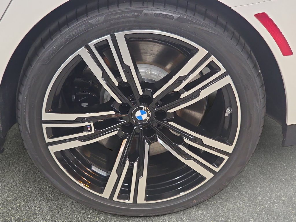 New 2026 BMW 760i xDrive w/ Luxury Rear Seating Package AWD/4WD image 17