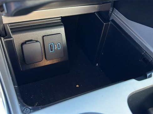 Used 2023 Ford Explorer XLT w/ Equipment Group 202A image 13