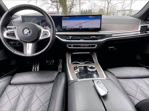 Used 2023 BMW X7 xDrive40i w/ Executive Package image 16