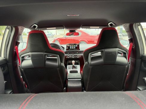 Used 2024 Honda Civic Type R image 9