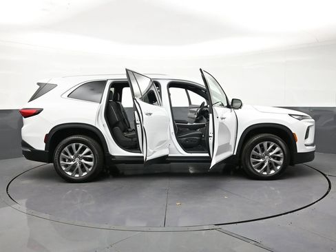 Used 2026 Buick Enclave Preferred w/ Power Package AWD/4WD image 35