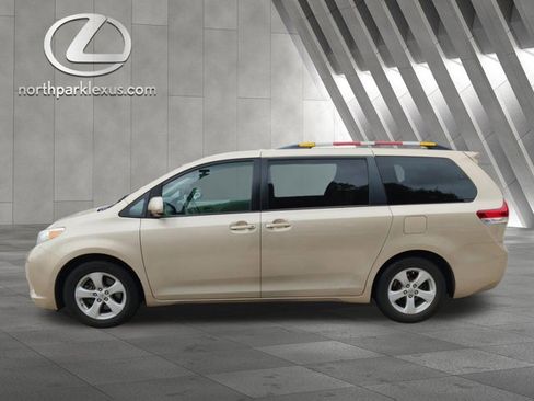 Used 2011 Toyota Sienna LE FWD image 1