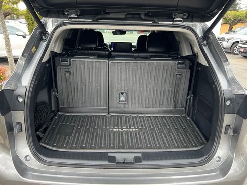 Certified 2025 Toyota Highlander XLE AWD/4WD image 9