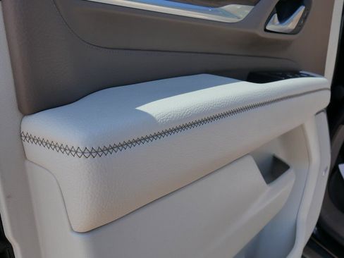 Used 2023 GMC Yukon XL Denali image 81