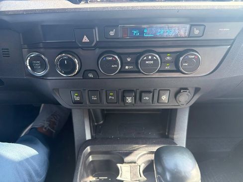 Used 2020 Toyota Tacoma TRD Off-Road w/ TRD Premium Off Road Package AWD/4WD image 6
