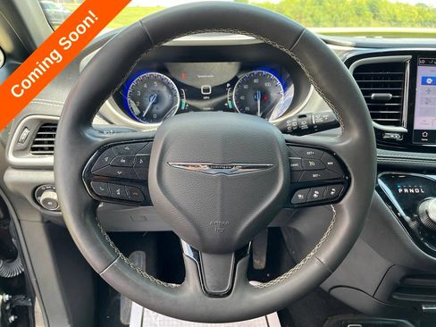 Used 2024 Chrysler Pacifica Touring FWD image 15