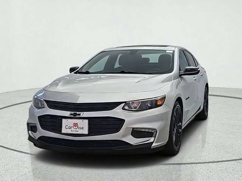 Used 2018 Chevrolet Malibu LT w/ Redline Edition FWD image 2