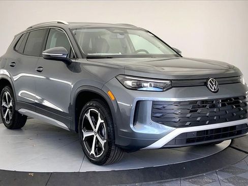 New 2026 Volkswagen Tiguan SE image 1